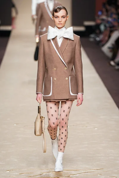 Look 1